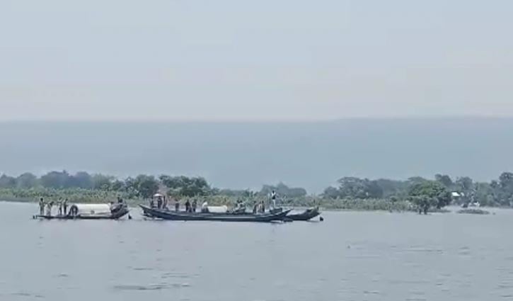 পর্যটকবাহী নৌযান থেকে নদীতে পড়ে কিশোর নিখোঁজ