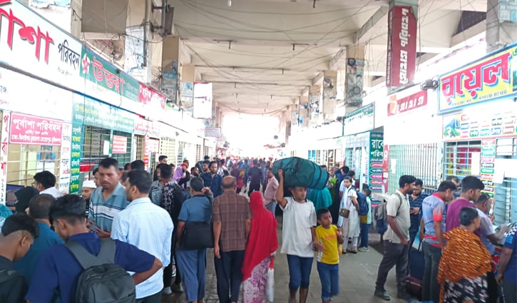 ঈদ শেষে ঢাকায় ফিরছেন মানুষ, কেউ যাচ্ছেন বাড়িতে