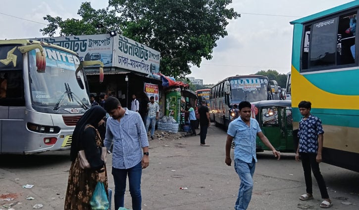 যানজটহীন সড়ক, স্বস্তিতে ঢাকায় ফিরছে মানুষ