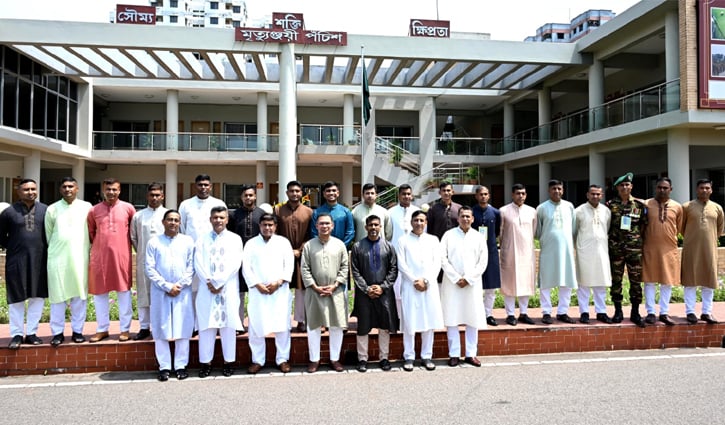 সেনা সদস্যদের সঙ্গে ঈদ আনন্দ প্রধানমন্ত্রীর