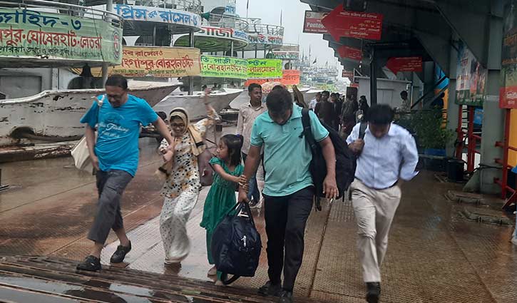 সদরঘাট থেকে পুনরায় লঞ্চ চলাচল শুরু