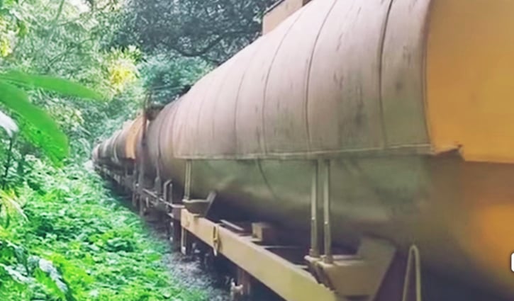 সাড়ে ৪ ঘণ্টা পর সিলেটের সঙ্গে সারা দেশের রেল যোগাযোগ স্বাভাবিক